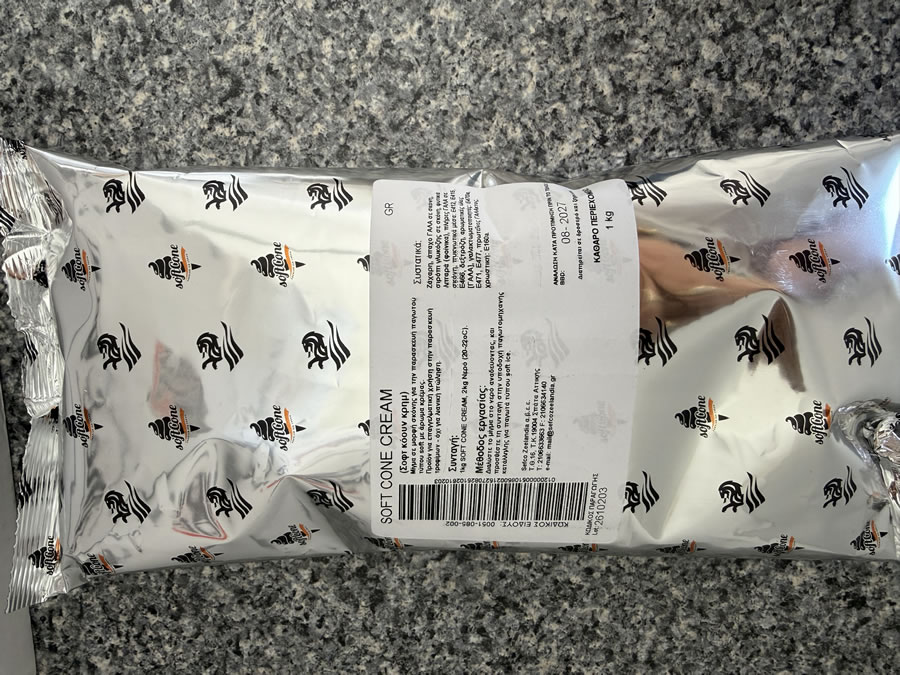 Soft serve sladoled spreman za služenje u objektu